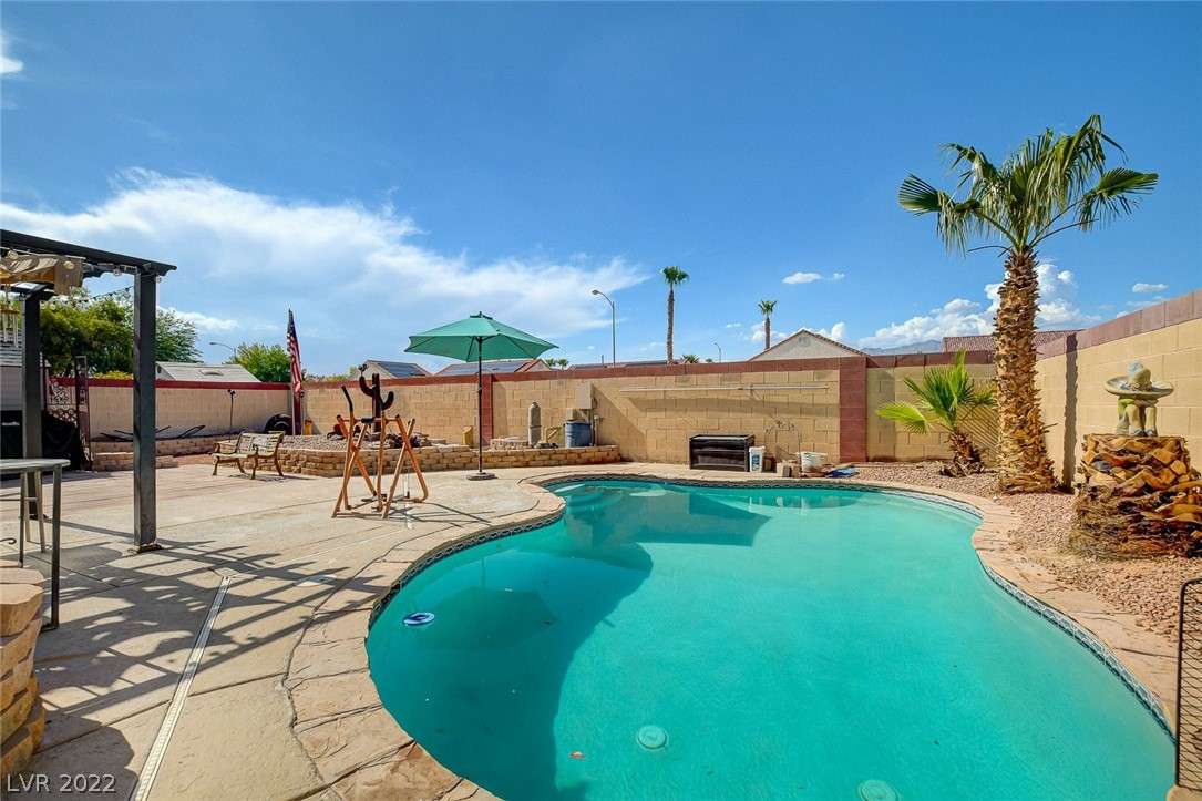 2710 Lava Rock Avenue