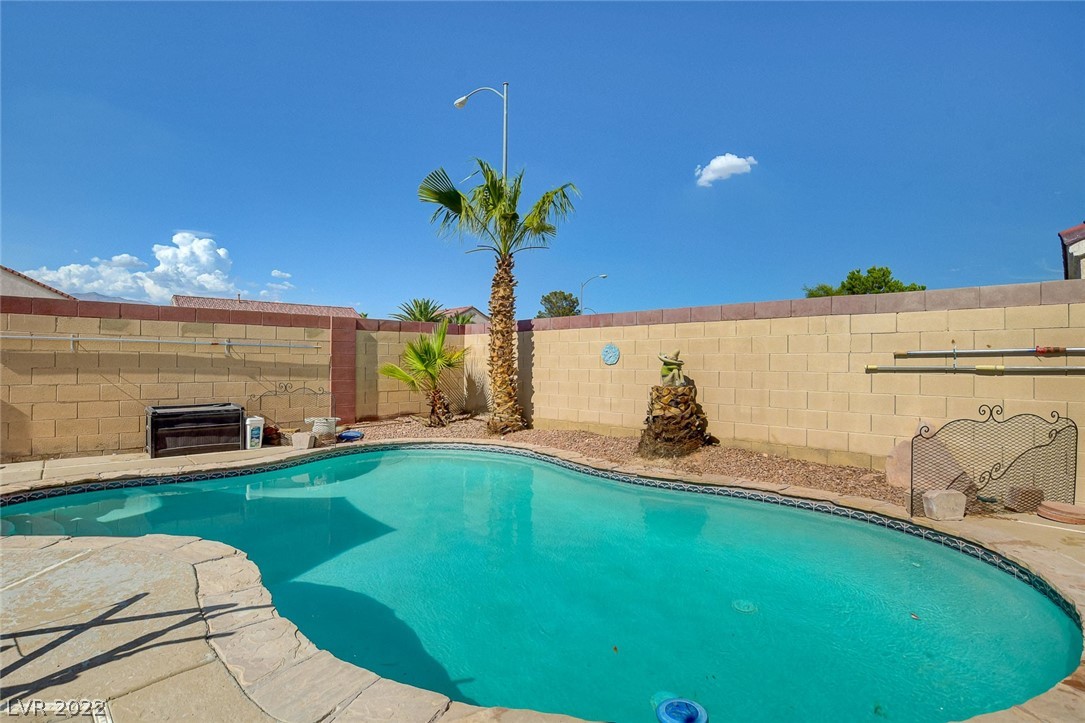 2710 Lava Rock Avenue