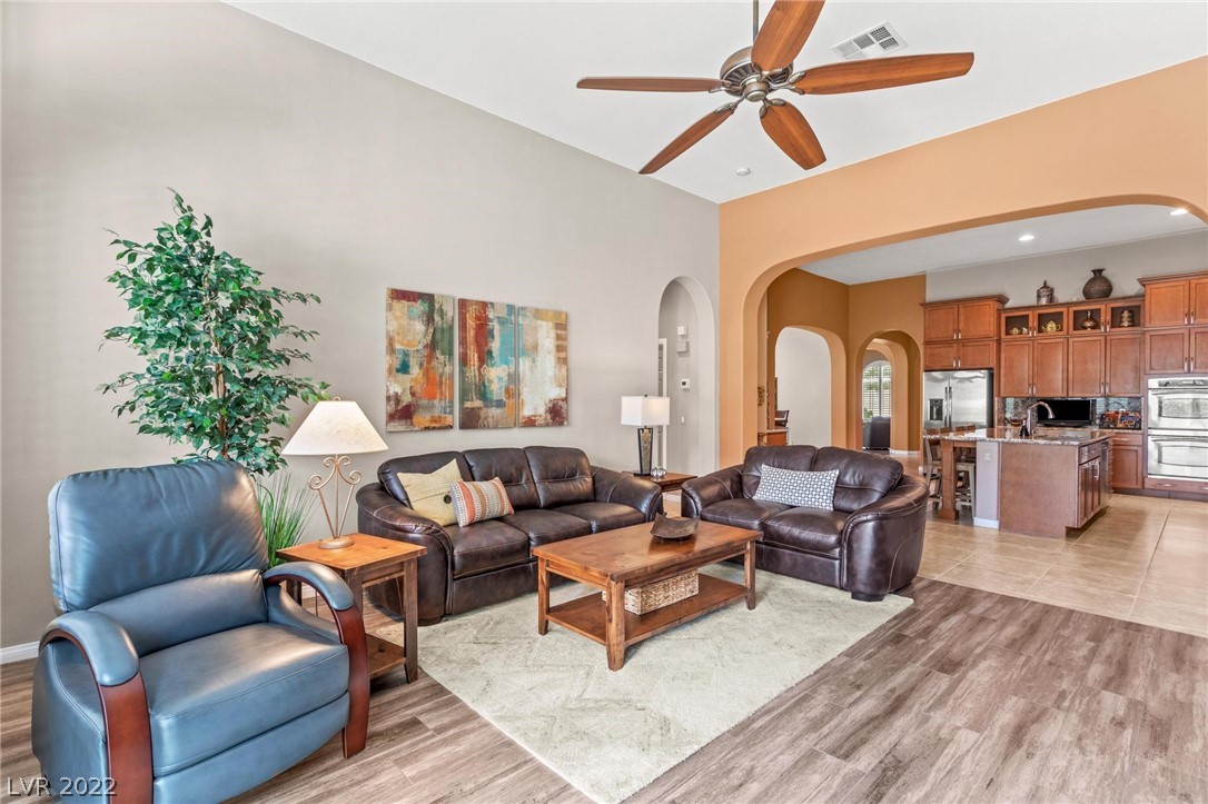 5553 Villa Lucia Court