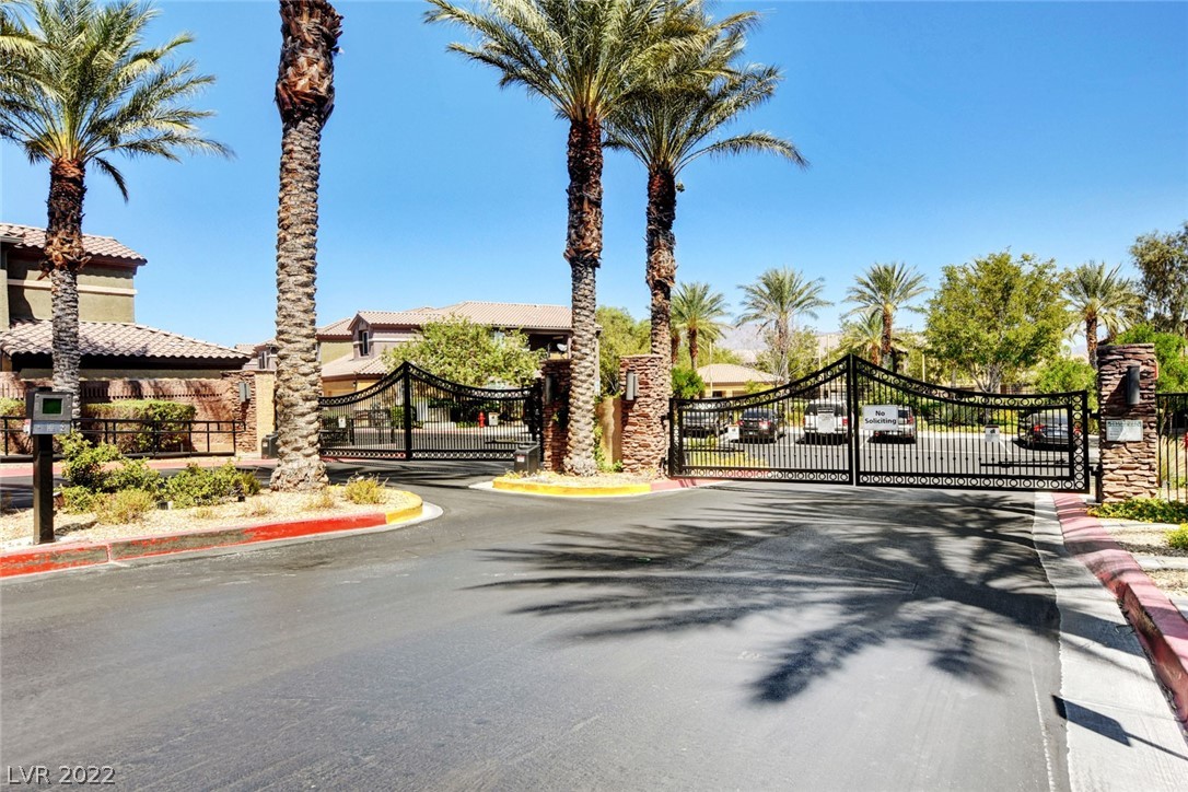 6868 Sky Pointe Drive Unit: 2026