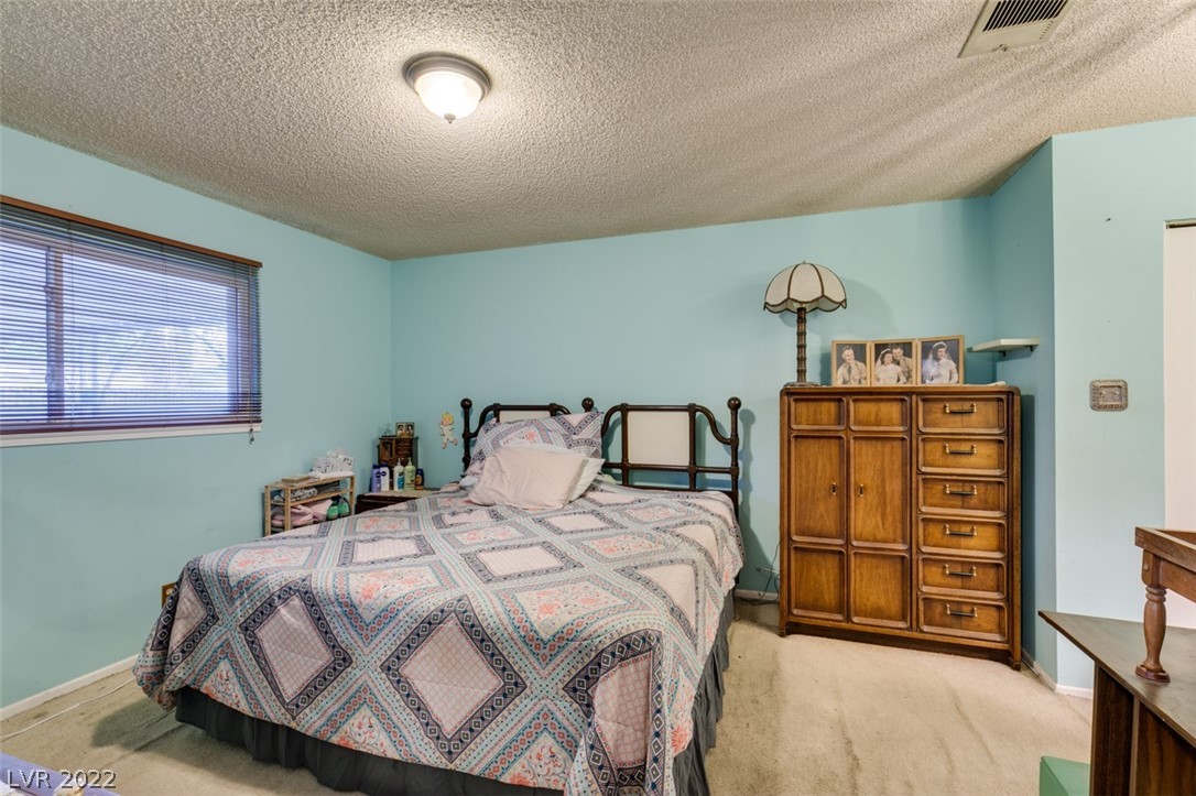 5235 Hillman Avenue
