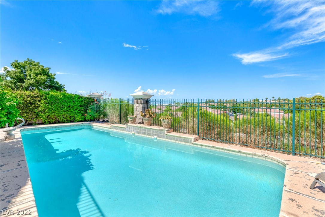 1246 Emerald Crest Street