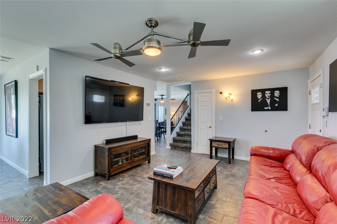 523 Oakwood Court