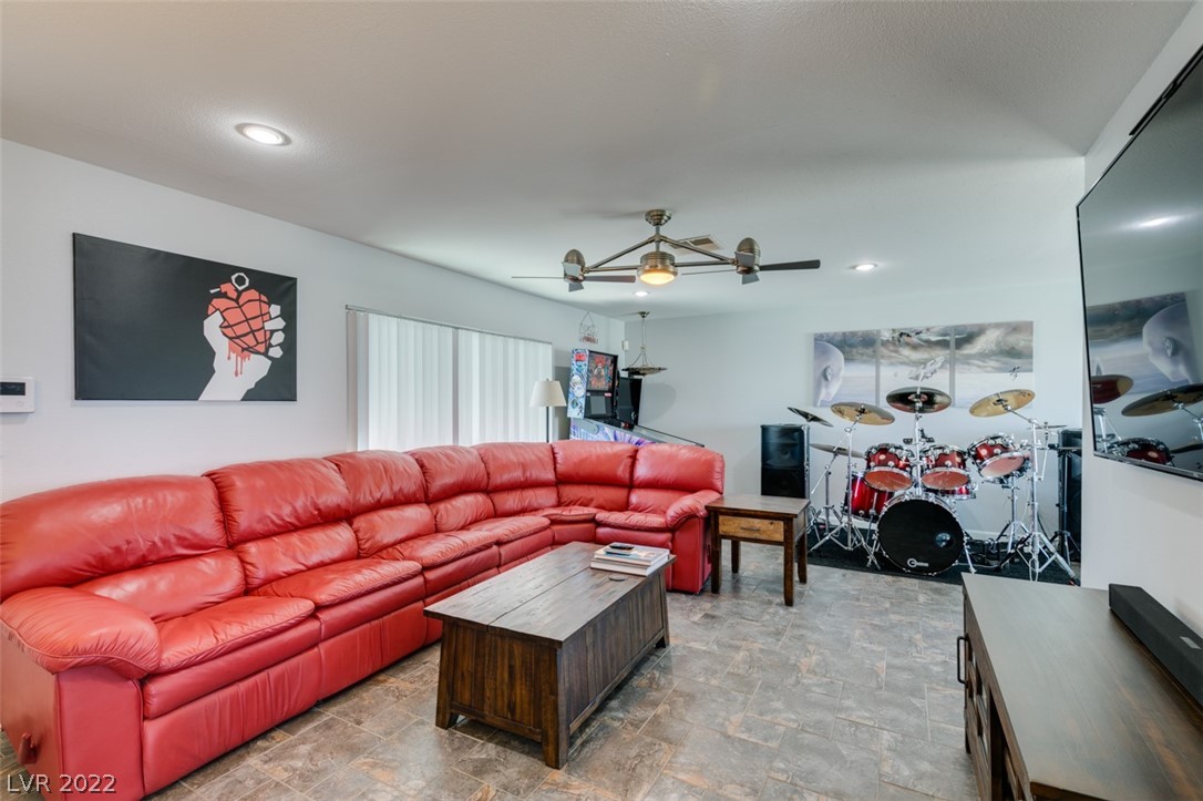 523 Oakwood Court