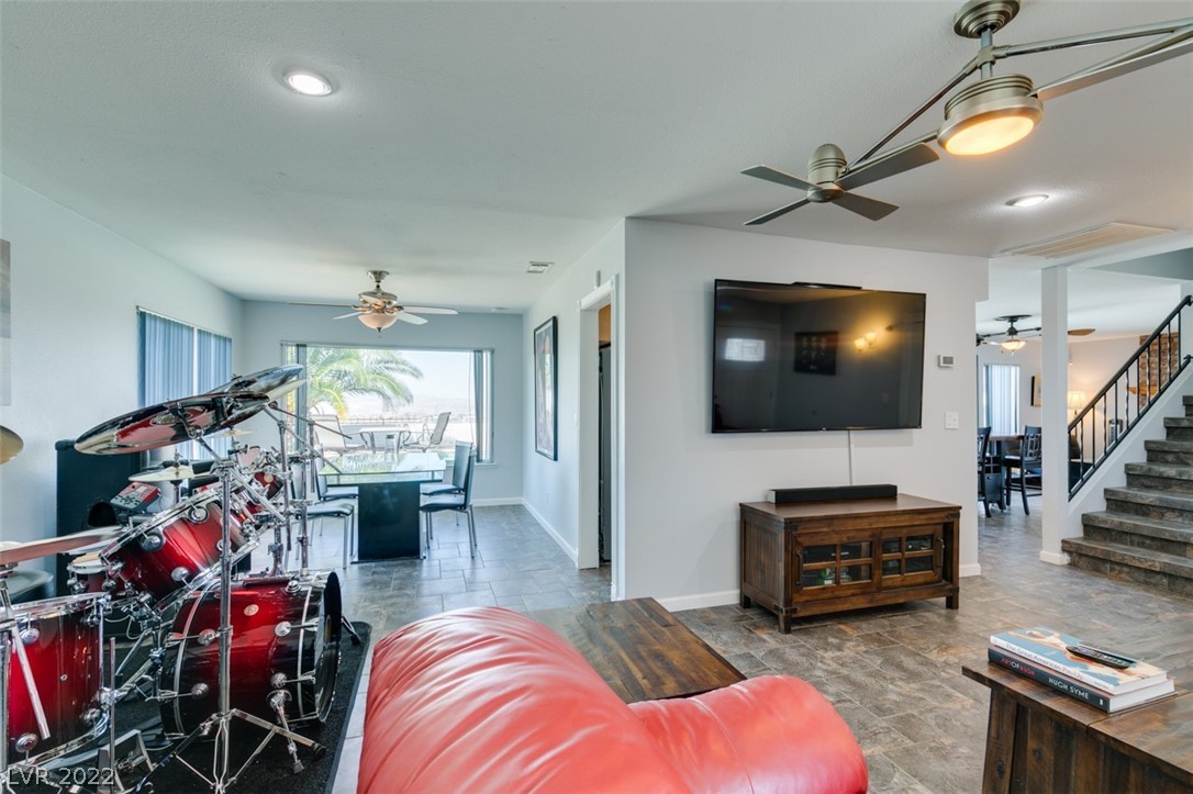 523 Oakwood Court