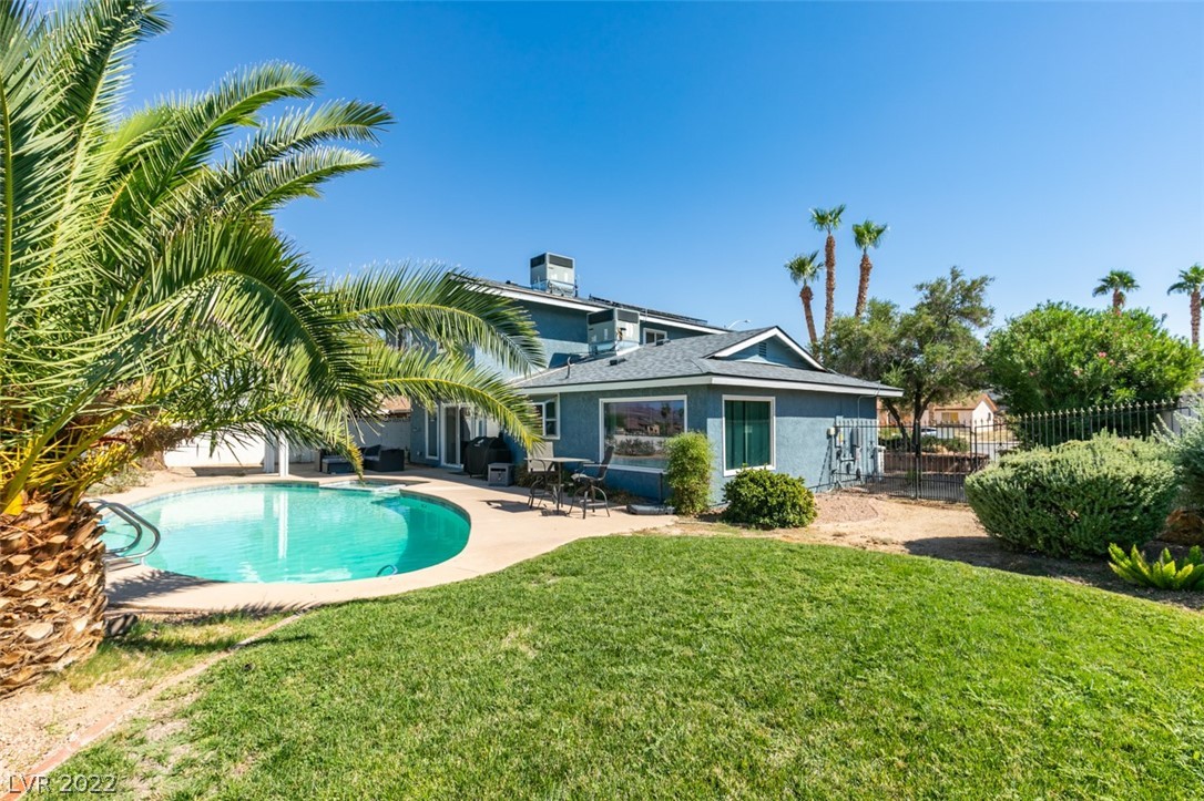 523 Oakwood Court