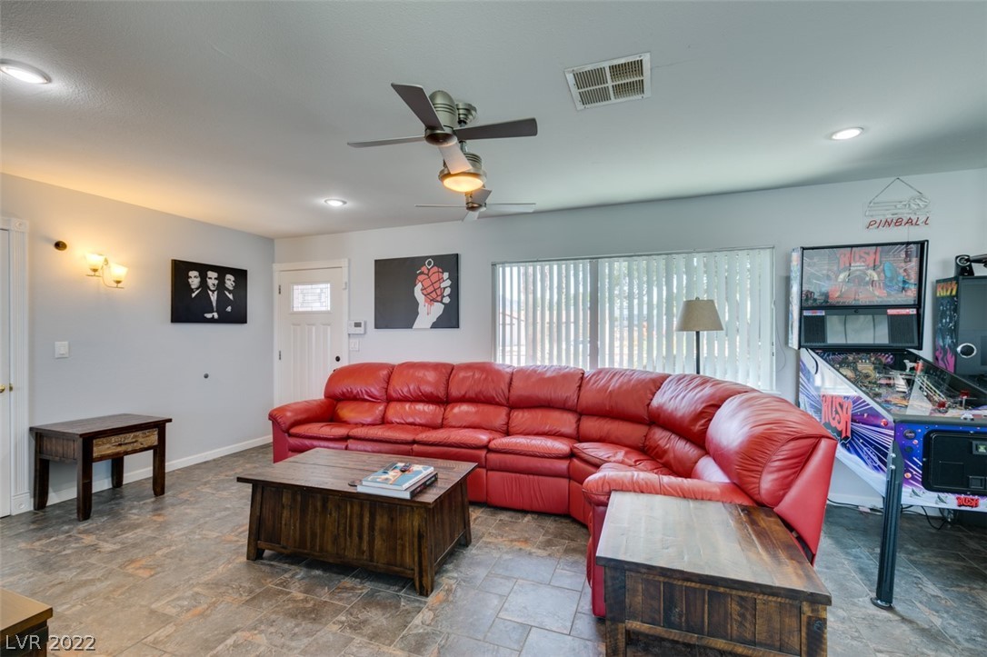 523 Oakwood Court