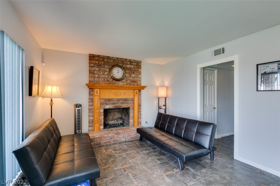 523 Oakwood Court