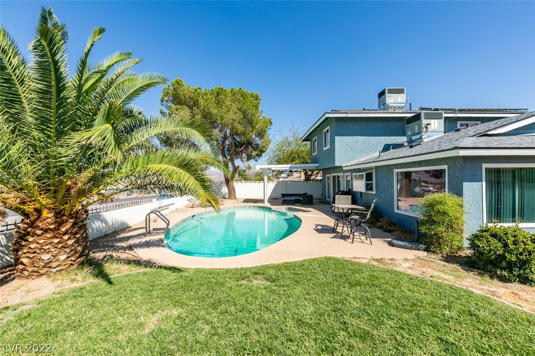 523 Oakwood Court