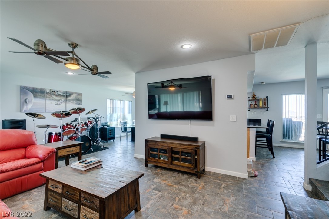 523 Oakwood Court