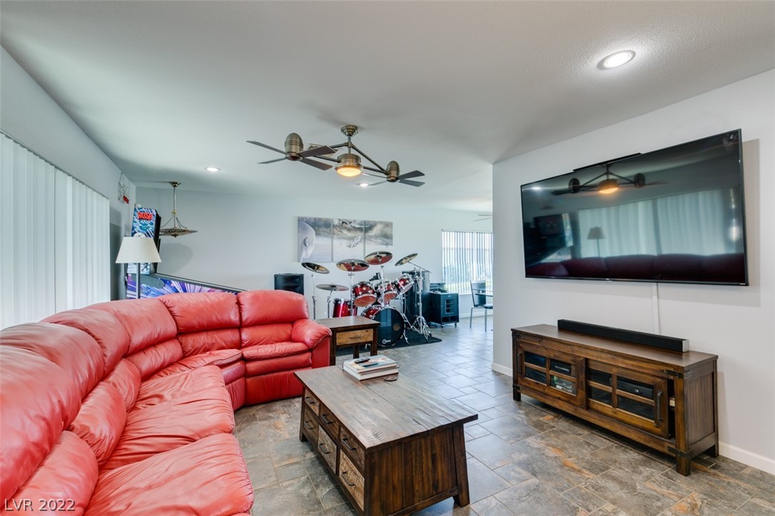523 Oakwood Court