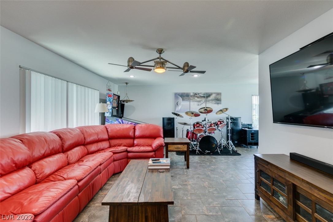 523 Oakwood Court