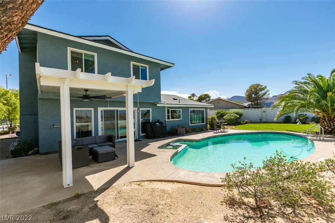 523 Oakwood Court