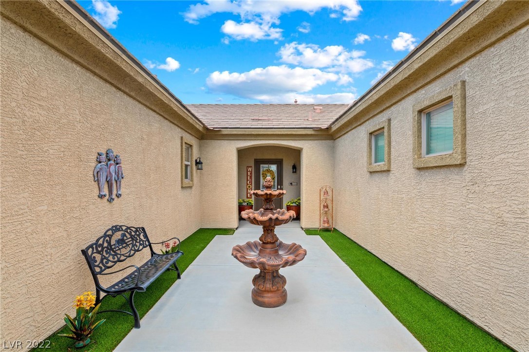 5990 Spanish Mustang Court