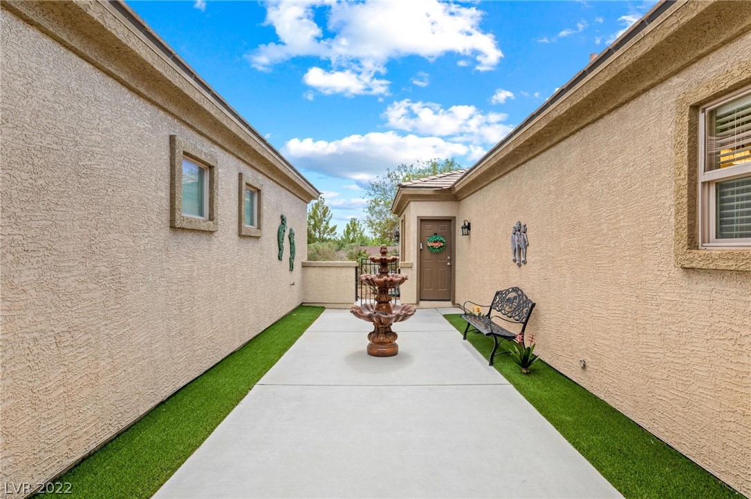 5990 Spanish Mustang Court