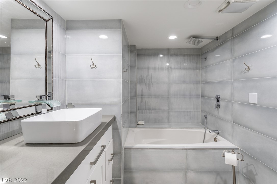 3111 Bel Air Drive Unit: 22B