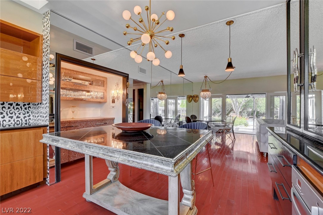 1925 Silver Avenue