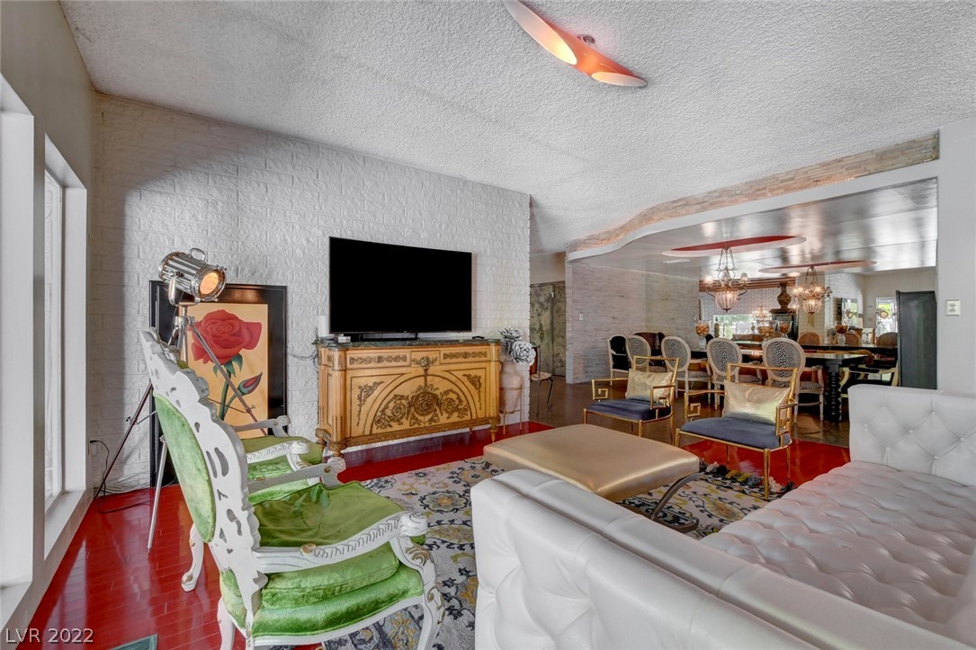 1925 Silver Avenue