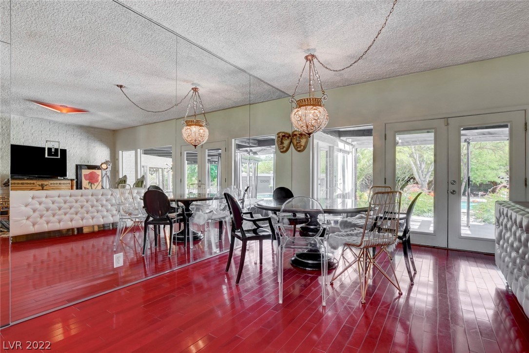 1925 Silver Avenue