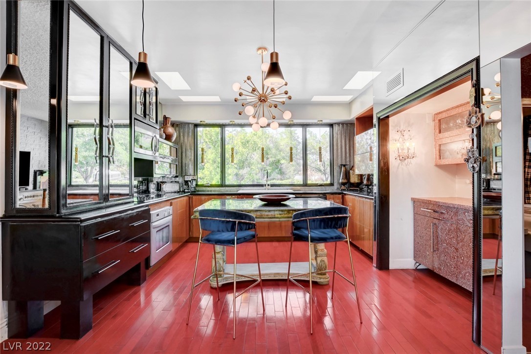 1925 Silver Avenue