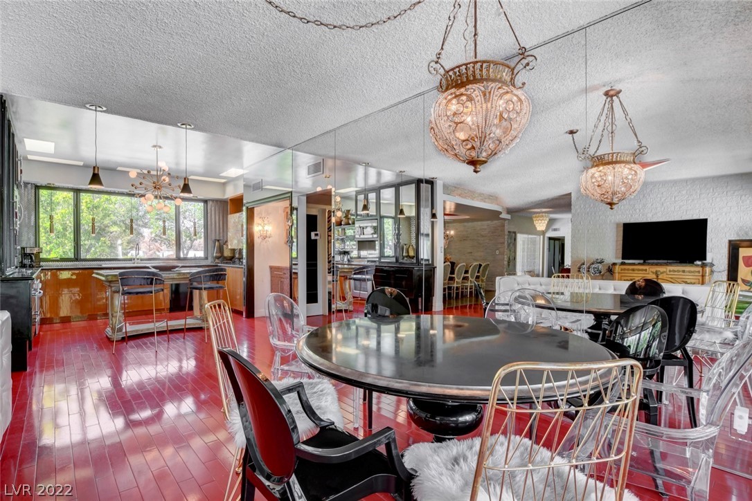 1925 Silver Avenue
