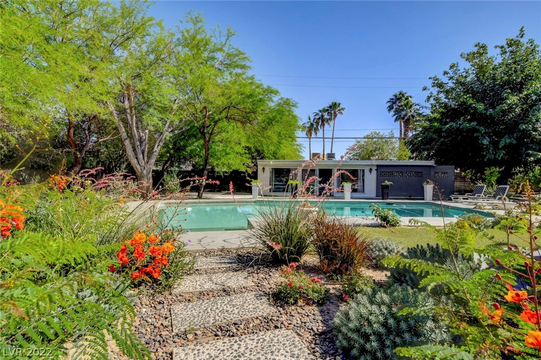 1925 Silver Avenue