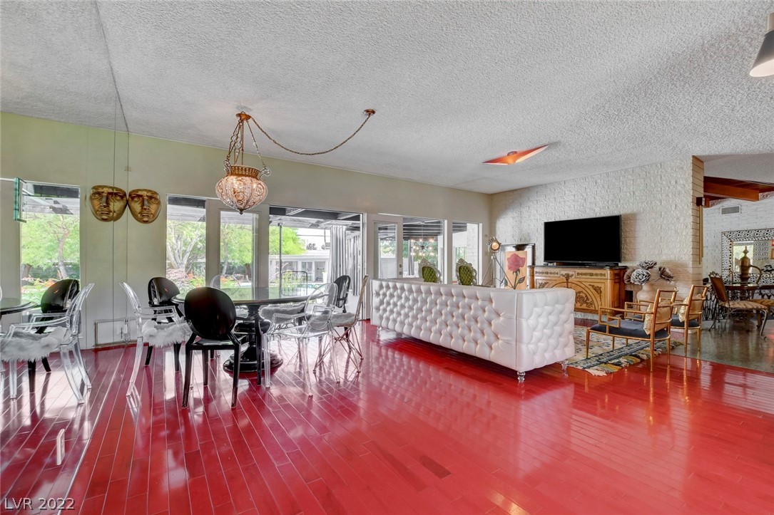 1925 Silver Avenue