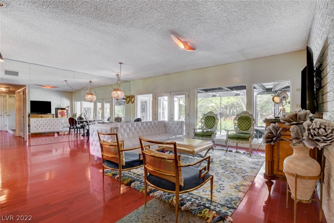 1925 Silver Avenue