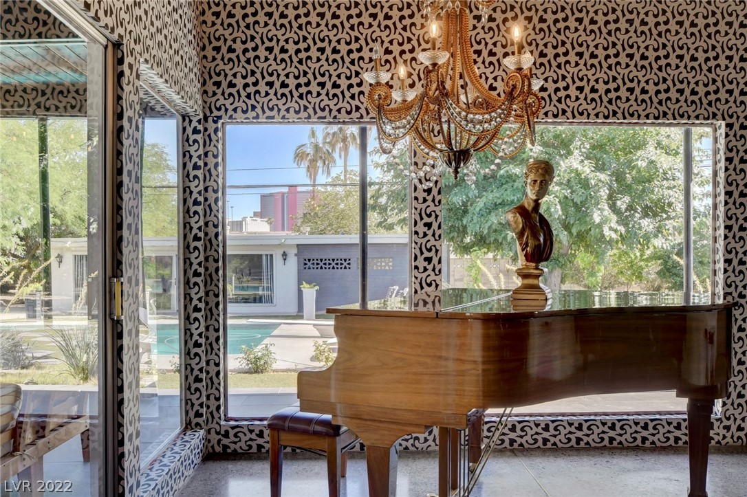 1925 Silver Avenue