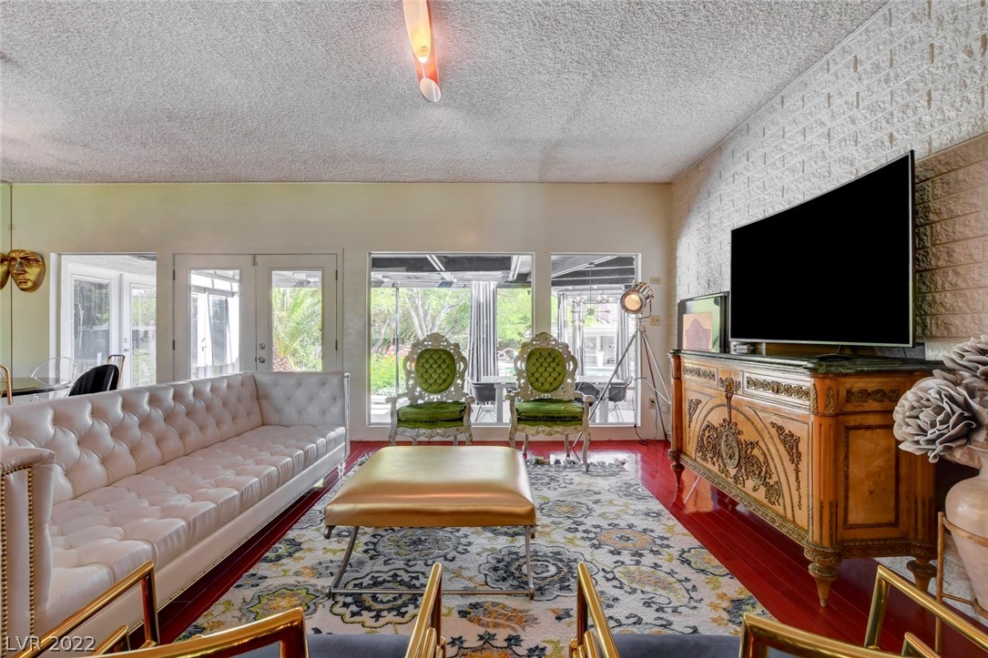 1925 Silver Avenue