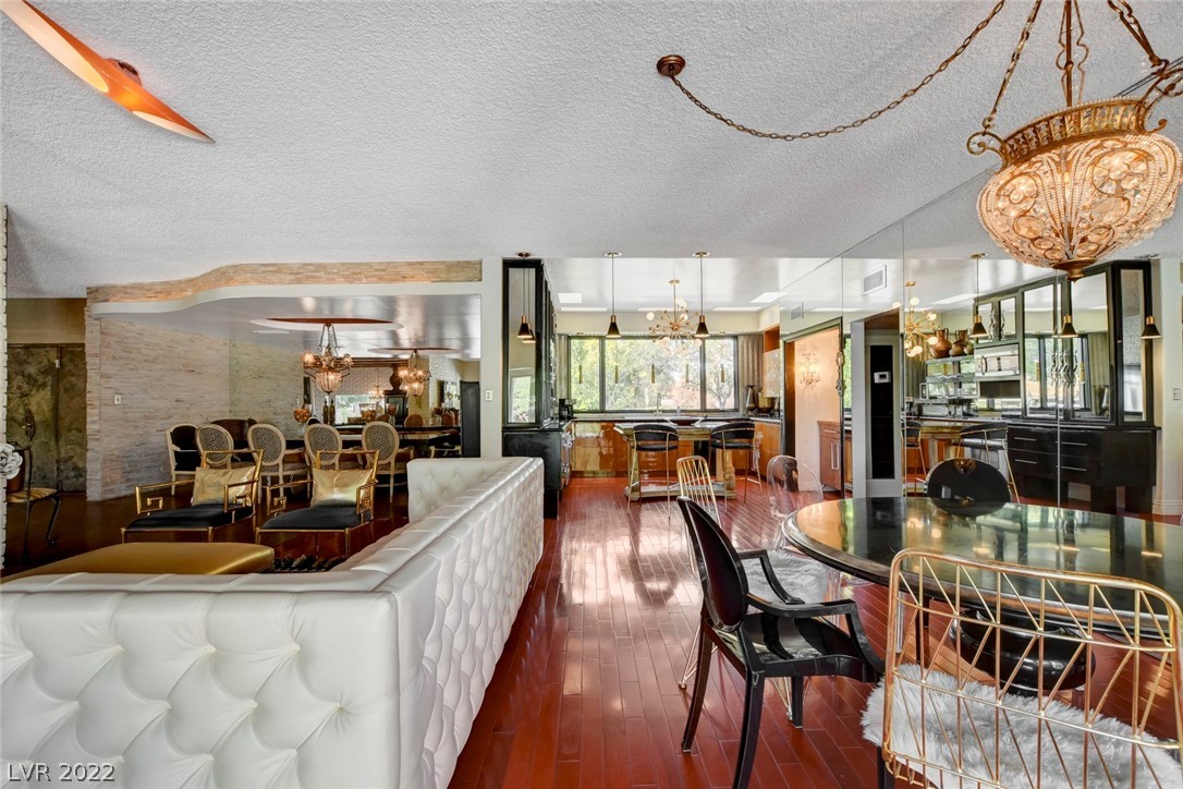 1925 Silver Avenue