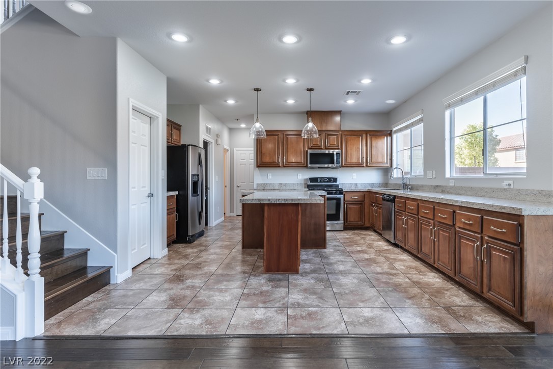 7312 Commanche Agate Court