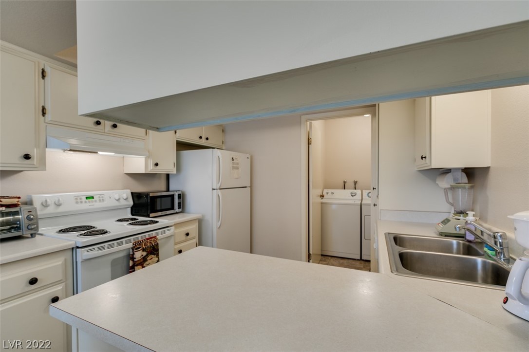 3141 Pinehurst Drive Unit: B