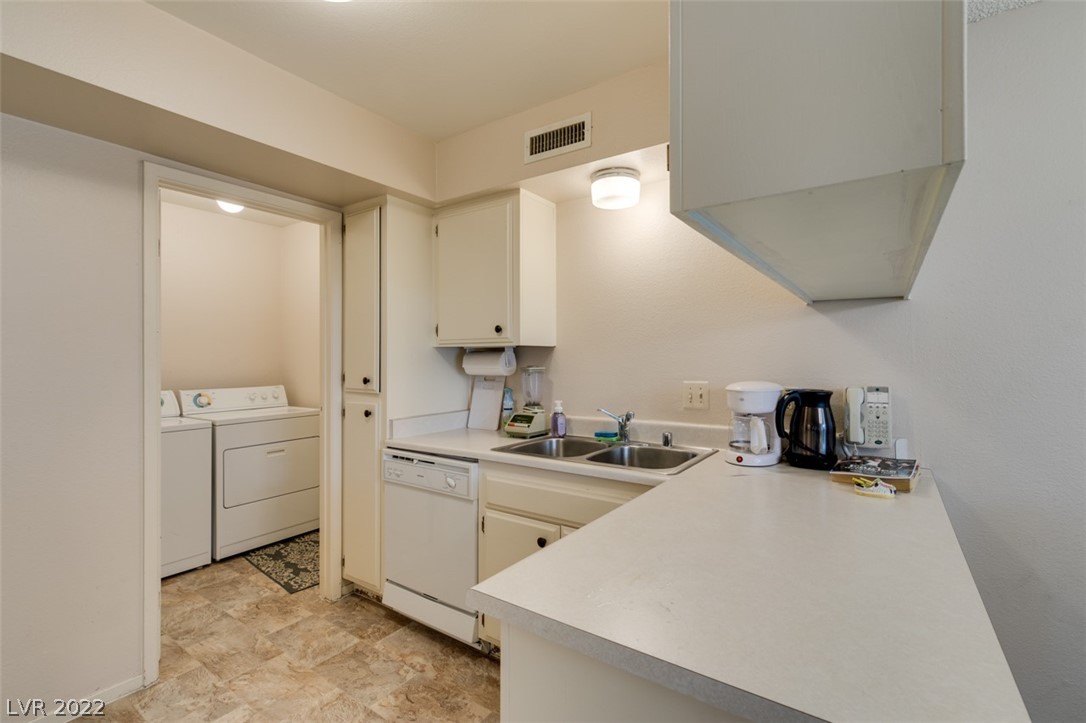 3141 Pinehurst Drive Unit: B