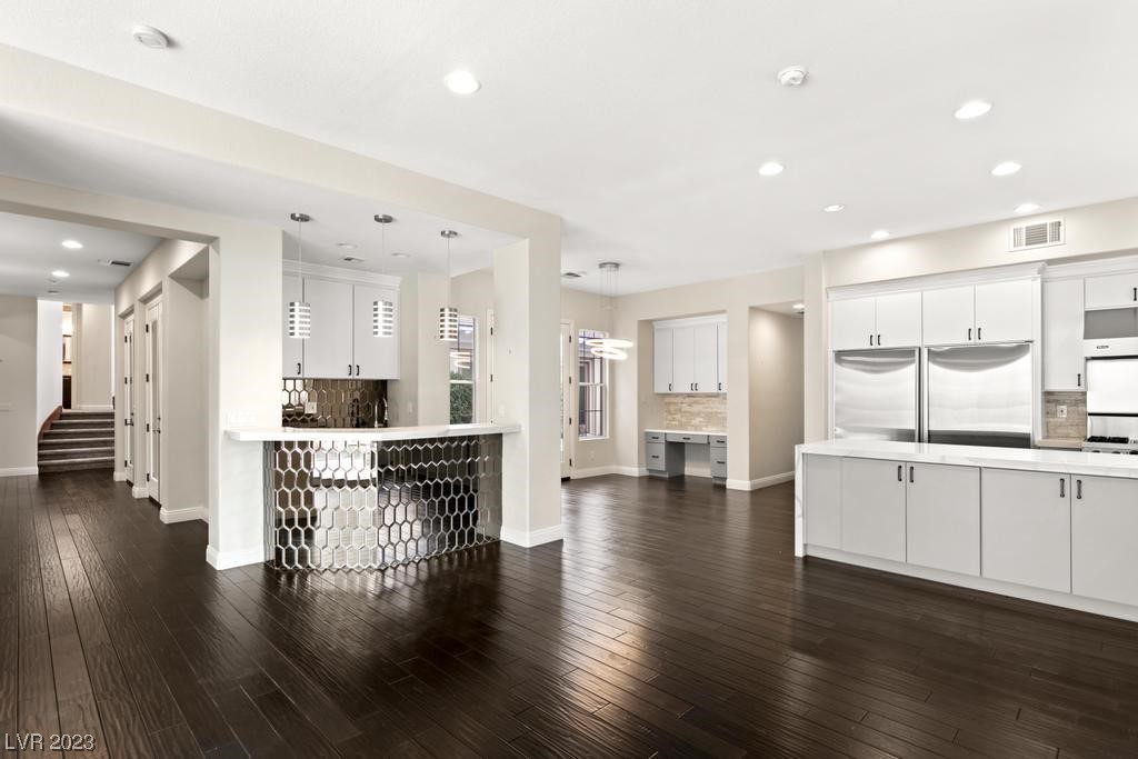 129 S Royal Ascot Drive