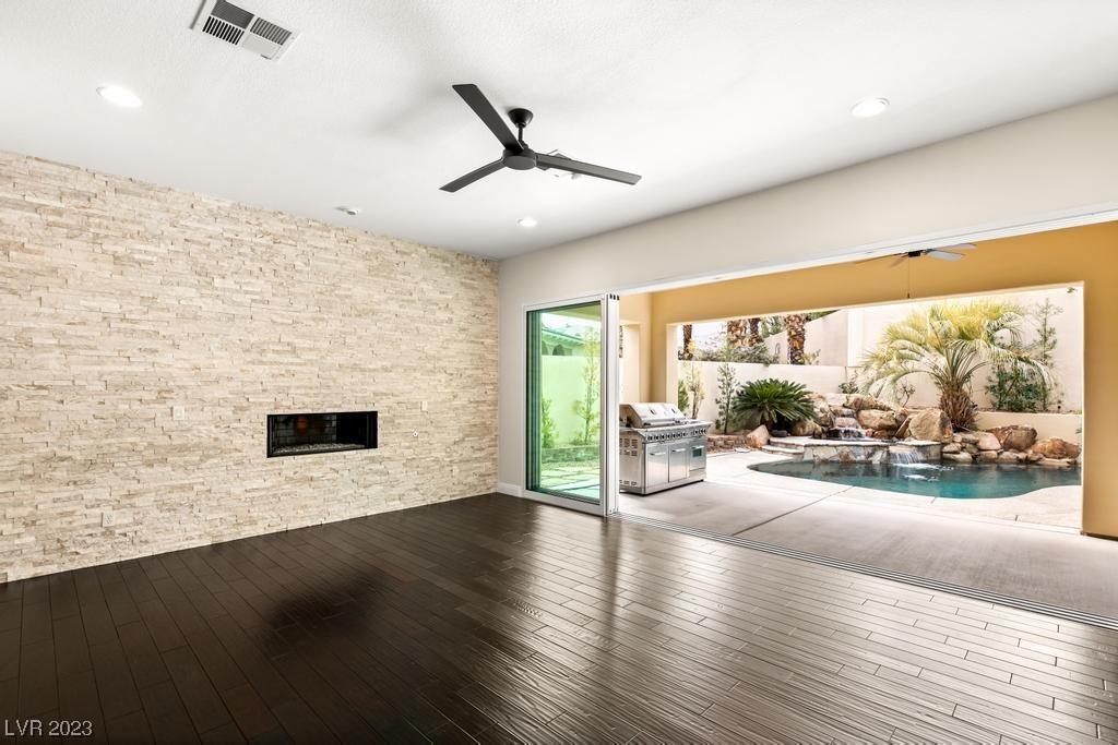129 S Royal Ascot Drive
