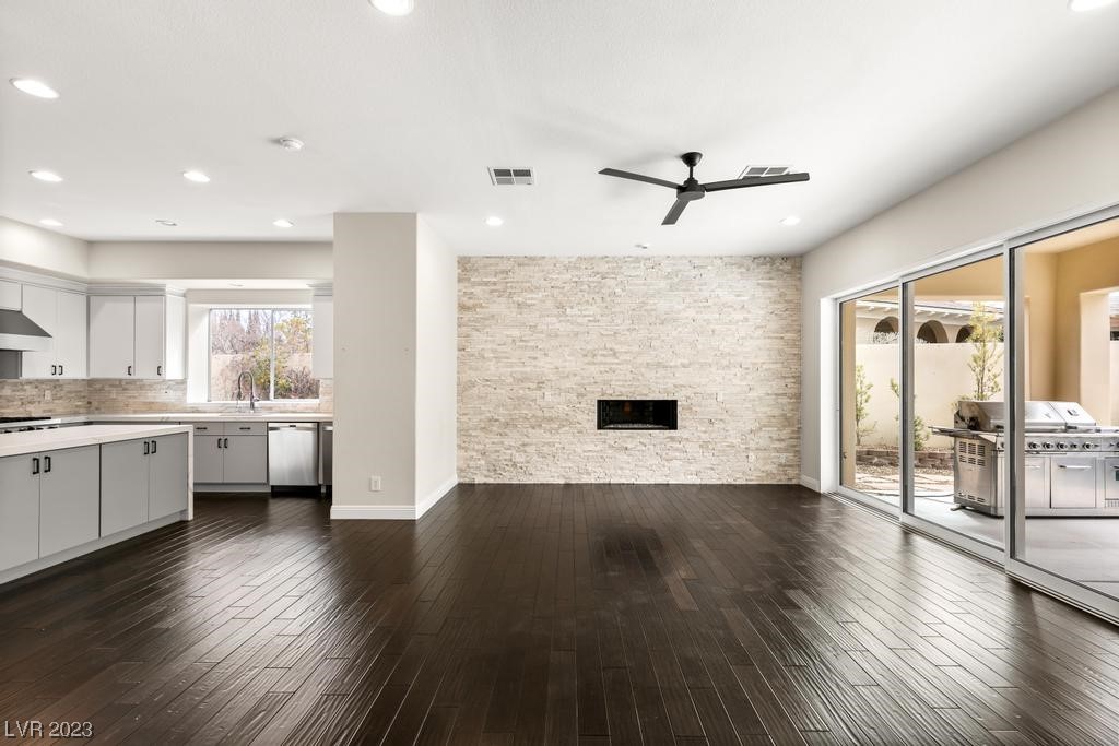 129 S Royal Ascot Drive