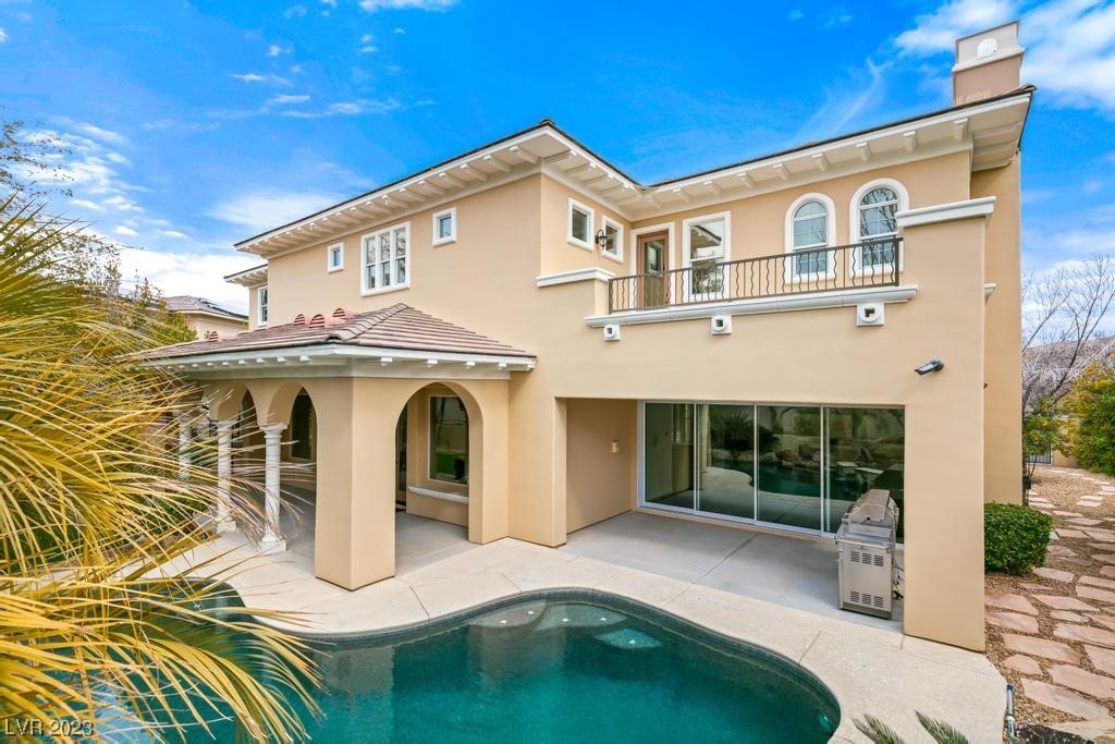 129 S Royal Ascot Drive