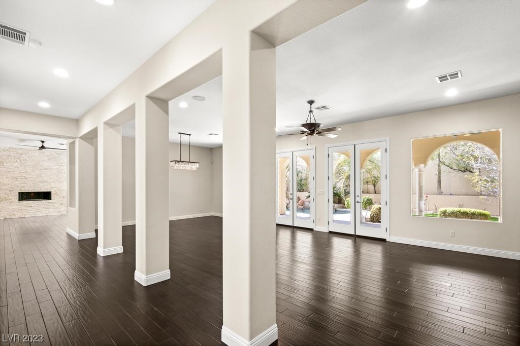 129 S Royal Ascot Drive