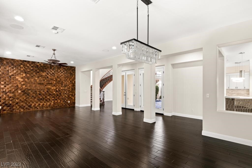 129 S Royal Ascot Drive