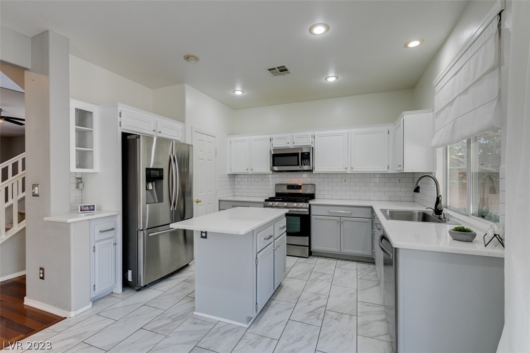 2257 Surrey Meadows Avenue