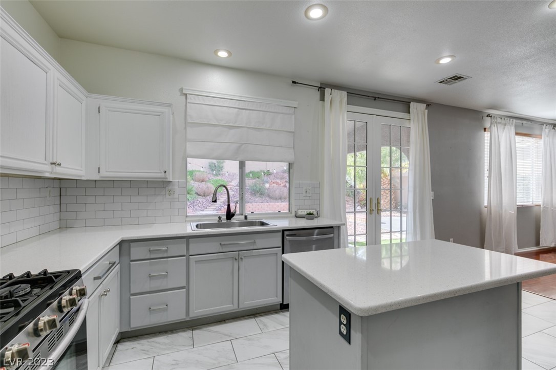 2257 Surrey Meadows Avenue