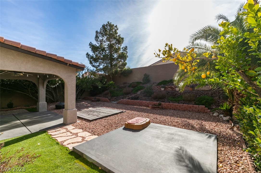 2257 Surrey Meadows Avenue