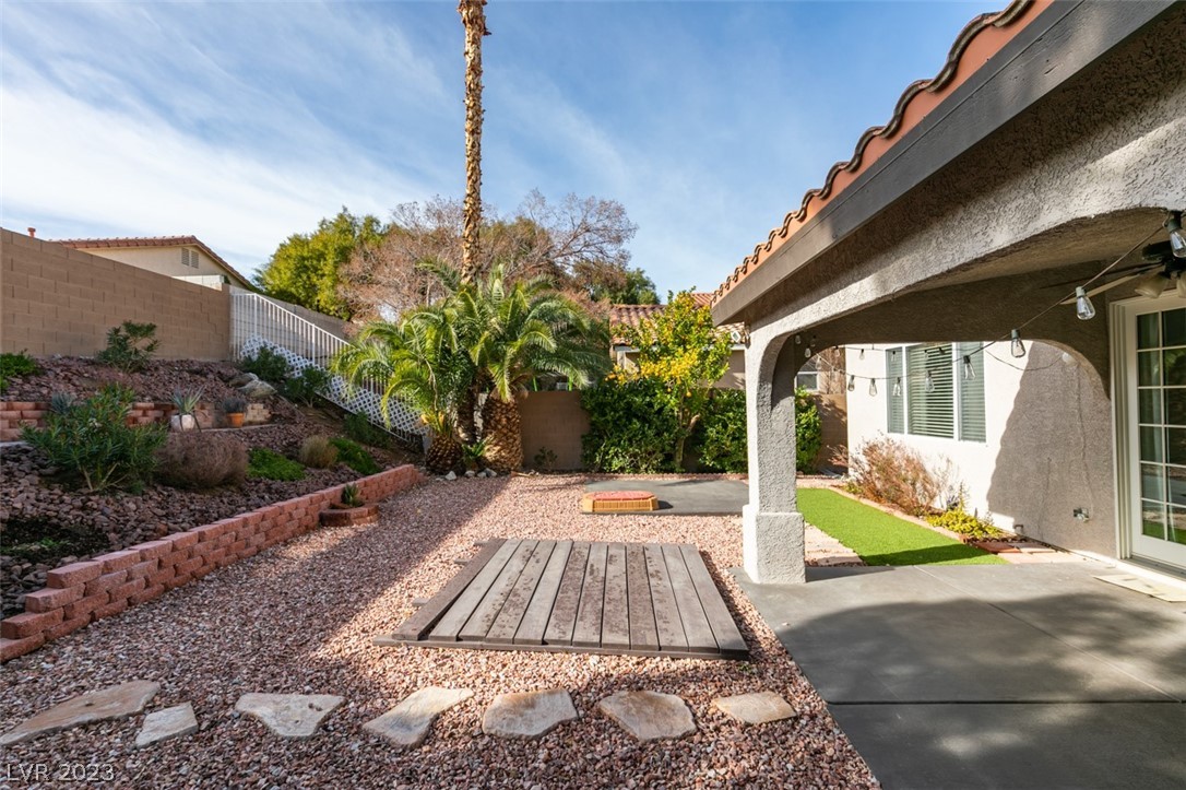 2257 Surrey Meadows Avenue
