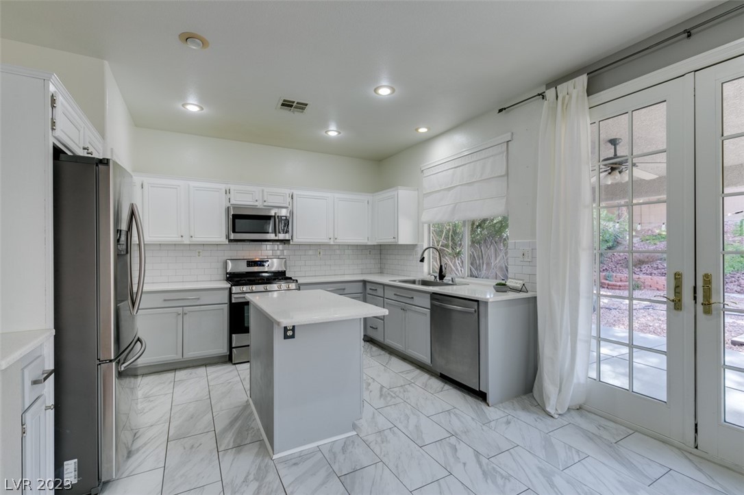 2257 Surrey Meadows Avenue