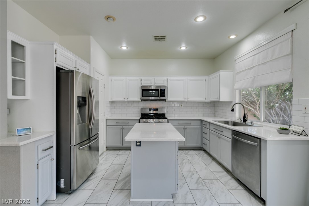 2257 Surrey Meadows Avenue