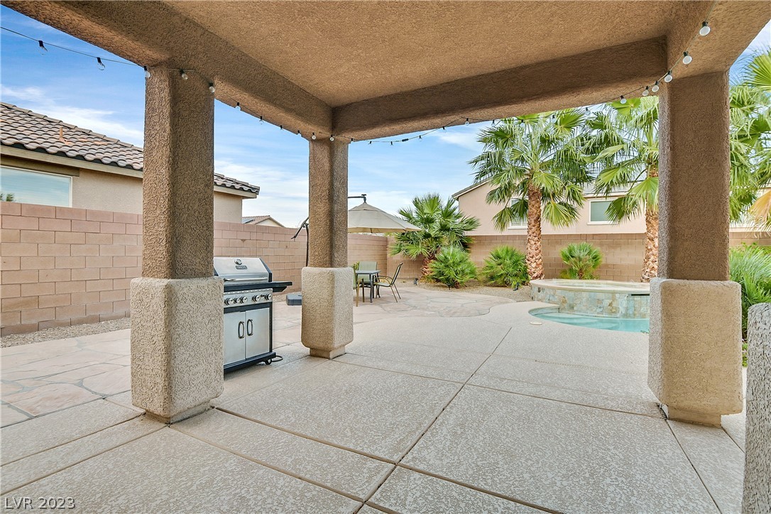 8132 Pink Desert Street