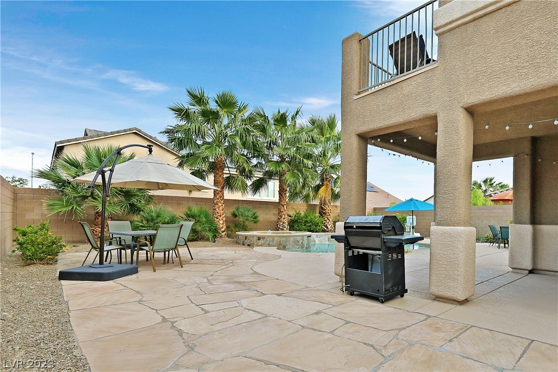 8132 Pink Desert Street
