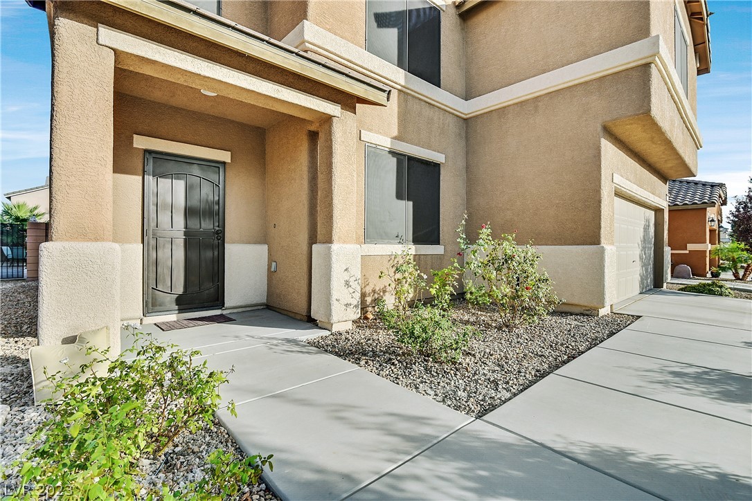 8132 Pink Desert Street