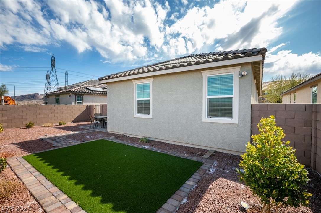 988 Soaring Moon Drive